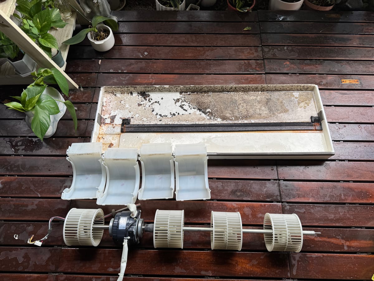 吊隱式冷氣風鼓與配件清洗前