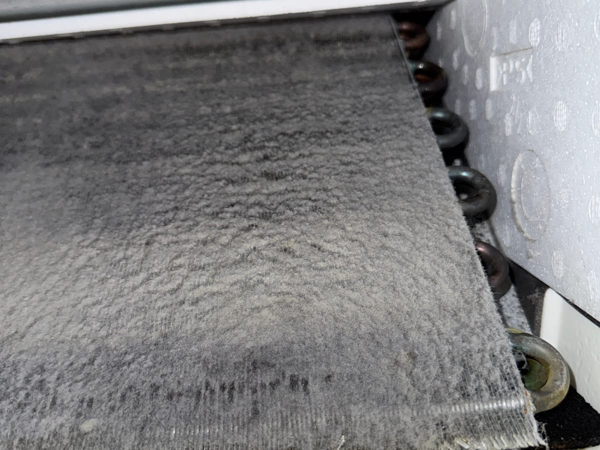 吊隱式冷氣熱交換器清洗前
